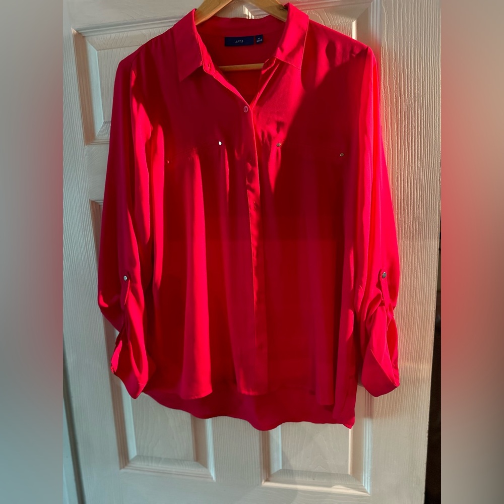 Hot pink button up top. Light weight. Size XL